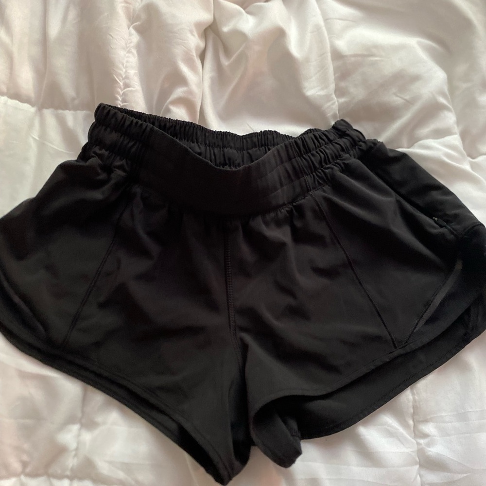 lululemon hotty hot black 4 2.5”